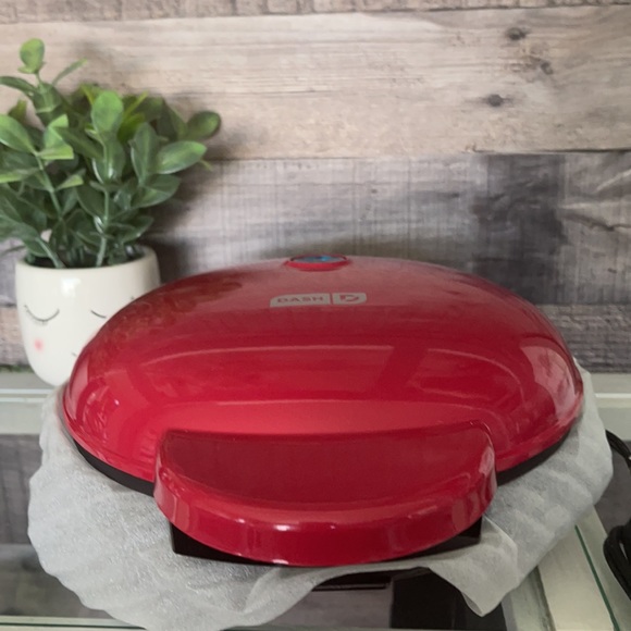 ❤️NEW!!!❤️ DASH Waffle Maker - Picture 9 of 17